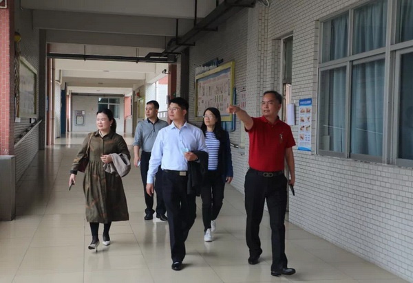 開發(fā)區(qū)香暉園小學(xué)迎接中國(guó)竹笛聯(lián)盟協(xié)會(huì)會(huì)長(zhǎng)到校指導(dǎo)