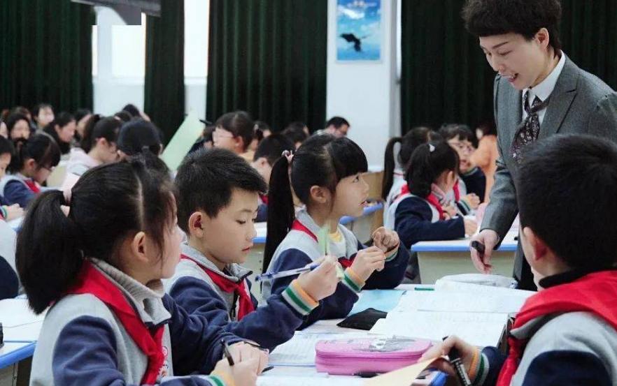 課后延時服務(wù)實施，一老師口出狂言勸退家長，“你家沒有人了？”