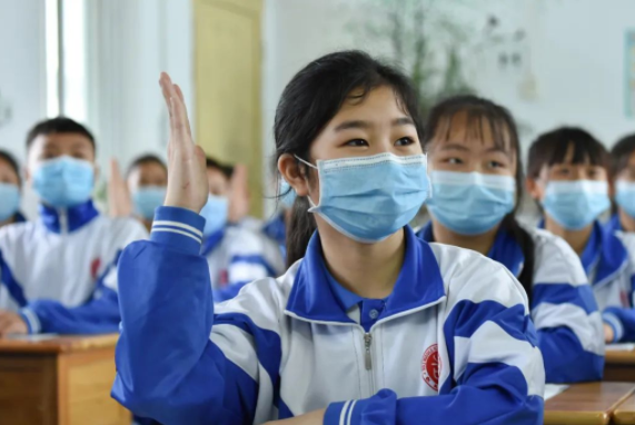 班級調(diào)座位也有講究？看似毫無規(guī)律可循，其實班主任費了不少心思