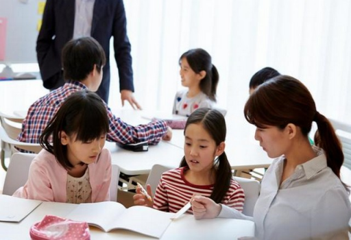 10月1日起將取消“周中課”，家長各執(zhí)己見，有人歡喜有人愁