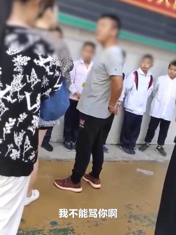 網(wǎng)傳汕頭一學校體育老師體罰學生，教育局通報：涉事教師已停職