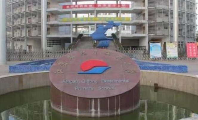 揪心！江蘇一小學3名女生墜樓，均為11歲