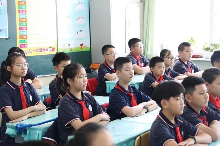 “童話大王”怒批語文教材，直言“誤人子弟”，引發(fā)家長共鳴