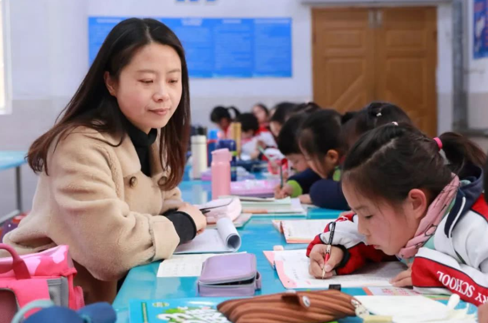 開學(xué)半個多月了，參與課后服務(wù)的老師拿到了多少補助？沒讓人失望