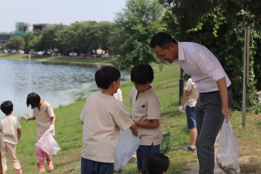 真敢想，竟有家長(zhǎng)要求老師負(fù)責(zé)送孩子回家，學(xué)校是“無(wú)限責(zé)任公司”？