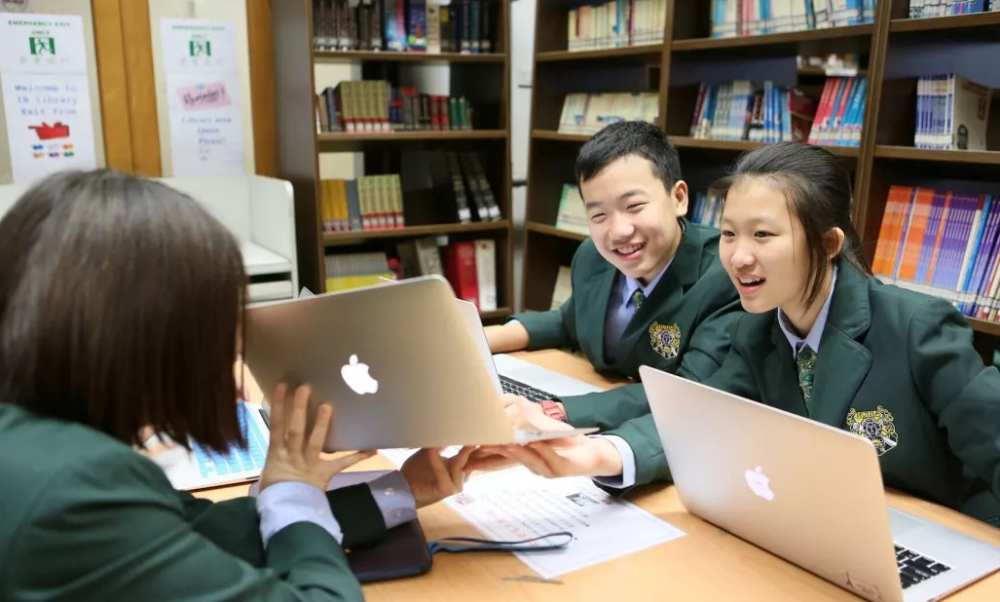 上海某?，F(xiàn)“天價(jià)校服”賬單，家長(zhǎng)直接簽不同意，網(wǎng)友：干得漂亮