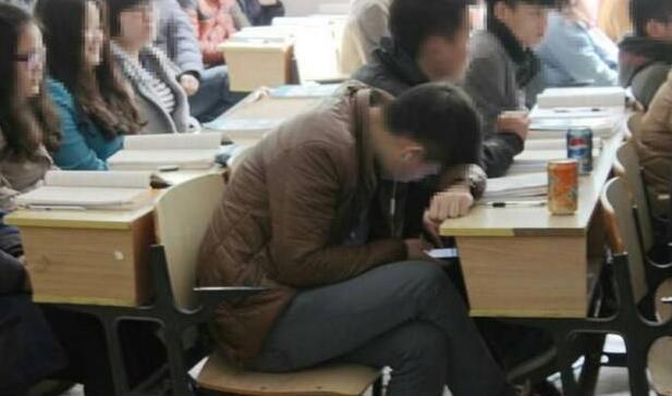 老師越來(lái)越不被尊重，頂撞老師、擾亂課堂紀(jì)律的，為什么越來(lái)越多