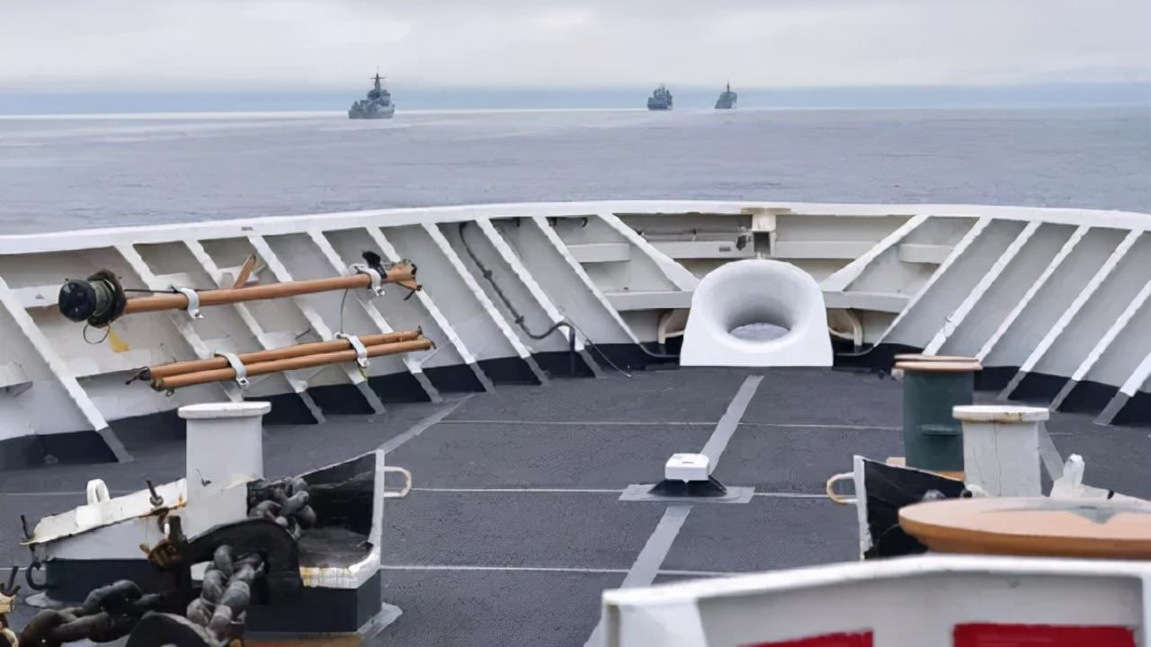 “美專屬經(jīng)濟(jì)區(qū)內(nèi)出現(xiàn)中國(guó)艦隊(duì)！”讓中國(guó)教教美國(guó)什么是專業(yè)