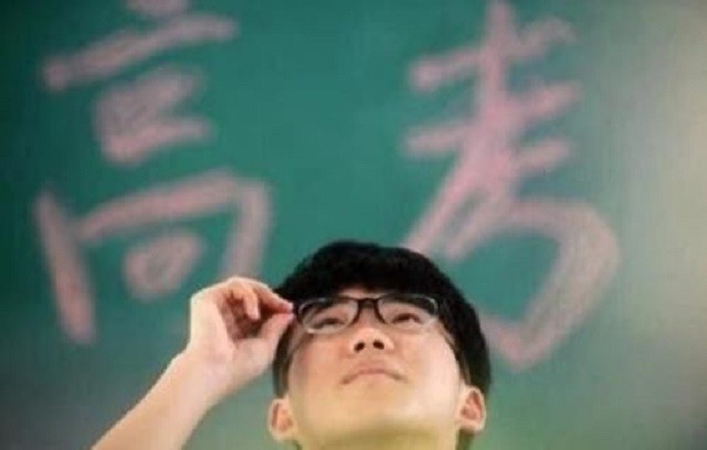 少年盜走高考試卷，國家立即更換超難備用卷，入獄的他仍考了一本