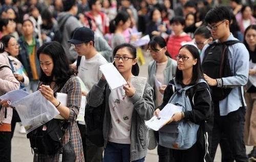 考生621分進(jìn)入211大學(xué)，收到錄取通知卻高興不起來，無奈選擇復(fù)讀