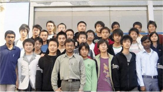 她高考落榜，復(fù)讀385分讀?？?，還沒畢業(yè)卻已經(jīng)被3家跨國公司爭搶