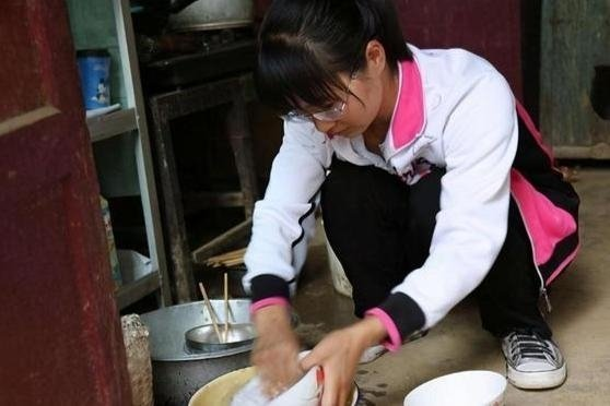 “學霸”高考只考了47分，爺爺含淚求復(fù)查，分數(shù)出來后全家沉默