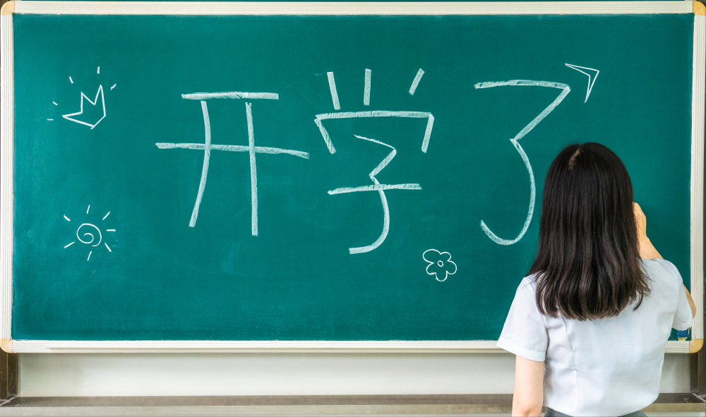 大一新生偷拍女學(xué)生被抓，湖北工大將其勸退，網(wǎng)友：心疼他父母