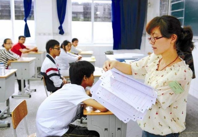 高考結(jié)束后，監(jiān)考老師為何要收草稿紙？事關(guān)學(xué)生成績(jī)不能馬虎