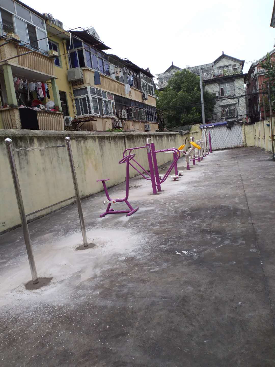 閔行區(qū)華漕鎮(zhèn)紀(jì)王居委紀(jì)源路健身點