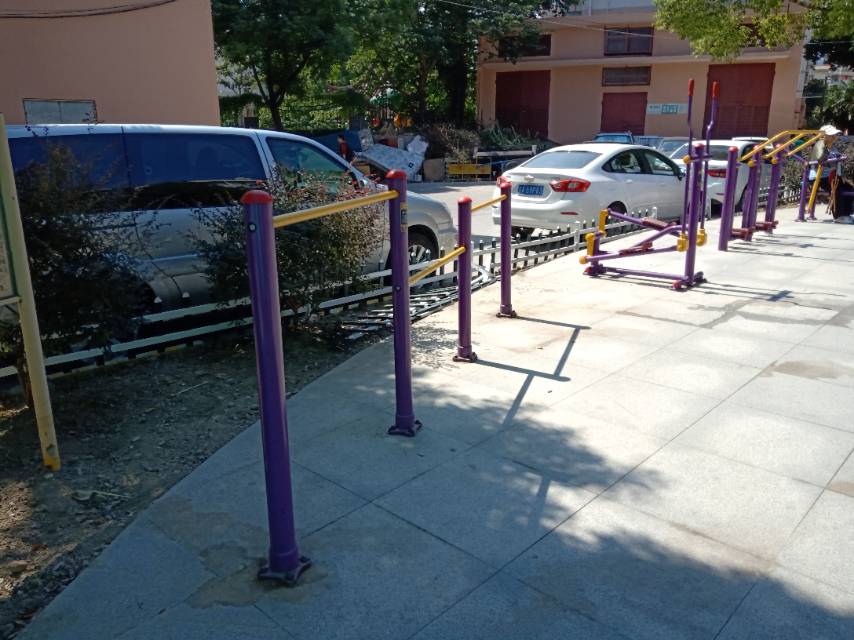 夢湖苑社區(qū)866弄健身點