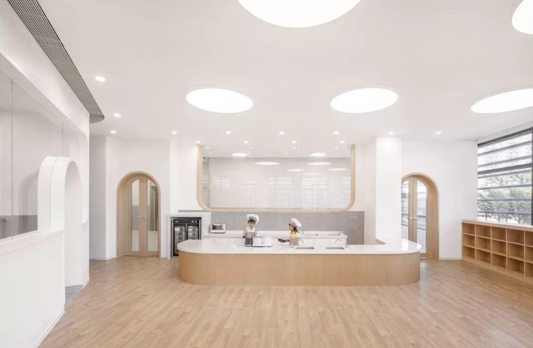 極簡設(shè)計(jì)的幼兒園成為孩子釋放天性的樂園 極簡設(shè)計(jì)的幼兒園成為孩子釋放天性的樂園