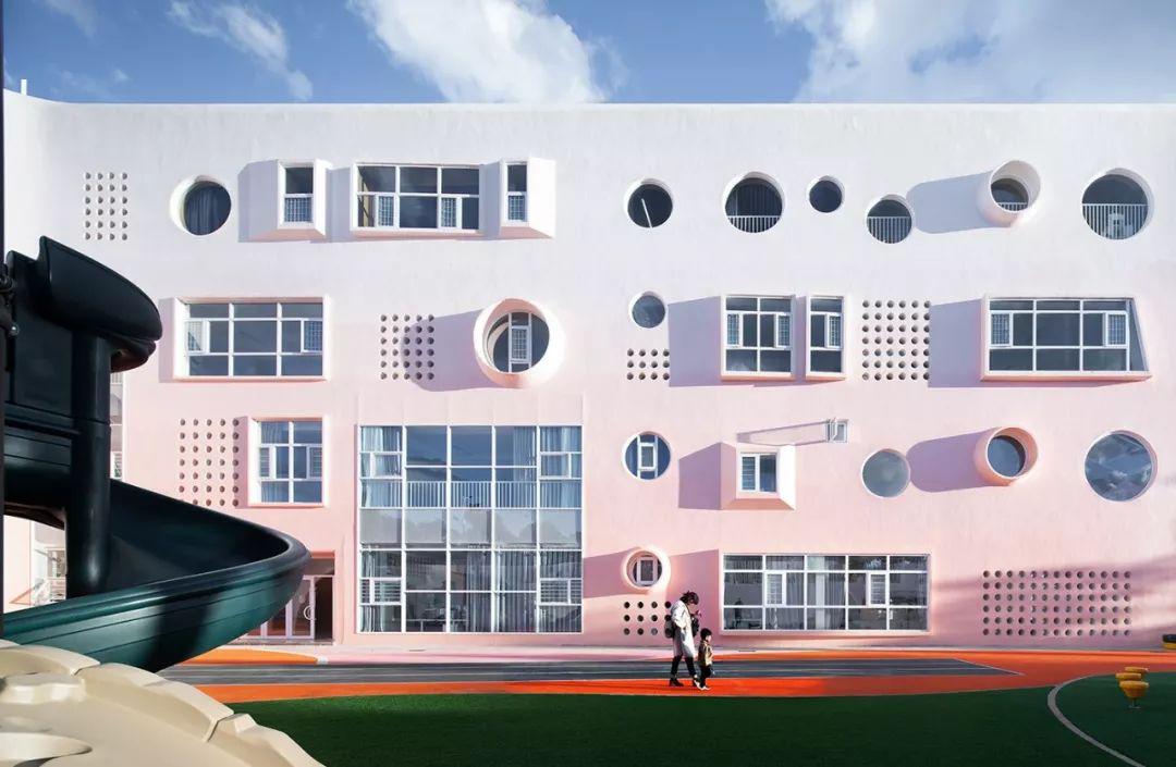 極簡設(shè)計(jì)的幼兒園成為孩子釋放天性的樂園 極簡設(shè)計(jì)的幼兒園成為孩子釋放天性的樂園