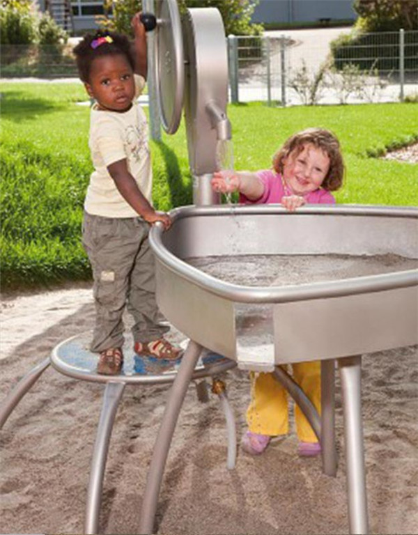 拉脫維亞里加農(nóng)村游樂設(shè)施案例 拉脫維亞里加農(nóng)村游樂設(shè)施案例