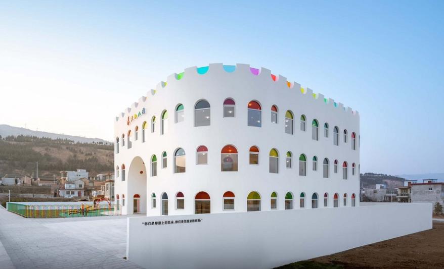 極簡設(shè)計(jì)的幼兒園成為孩子釋放天性的樂園 極簡設(shè)計(jì)的幼兒園成為孩子釋放天性的樂園