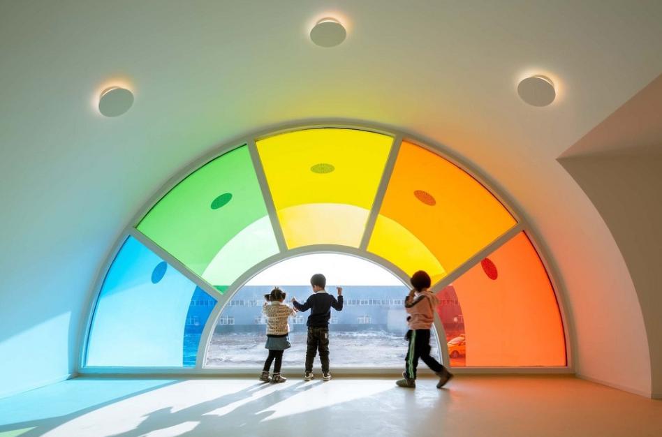 極簡設(shè)計(jì)的幼兒園成為孩子釋放天性的樂園 極簡設(shè)計(jì)的幼兒園成為孩子釋放天性的樂園